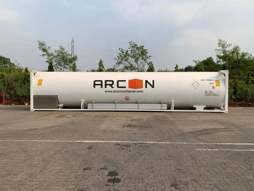 Specialized cryogenic tank container for liquefied gas transportation